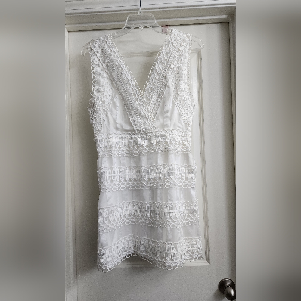 Never Worn- Elegant White Sleeveless Backless Dress